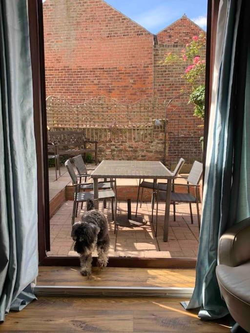 Award Winning Pet Friendly Paddock Cottage Вітбі Екстер'єр фото