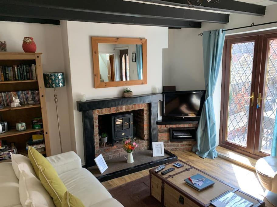 Award Winning Pet Friendly Paddock Cottage Вітбі Екстер'єр фото
