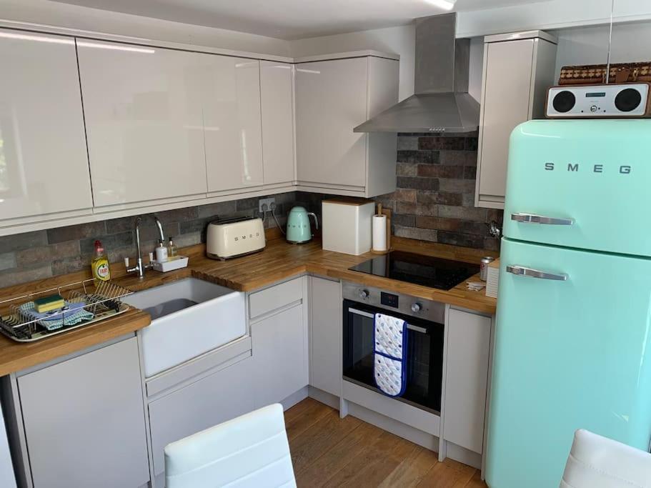 Award Winning Pet Friendly Paddock Cottage Вітбі Екстер'єр фото
