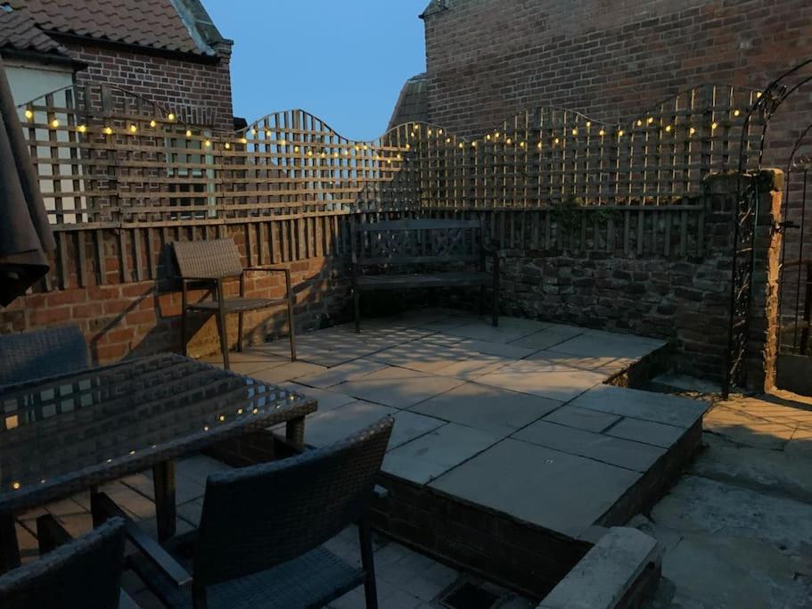 Award Winning Pet Friendly Paddock Cottage Вітбі Екстер'єр фото