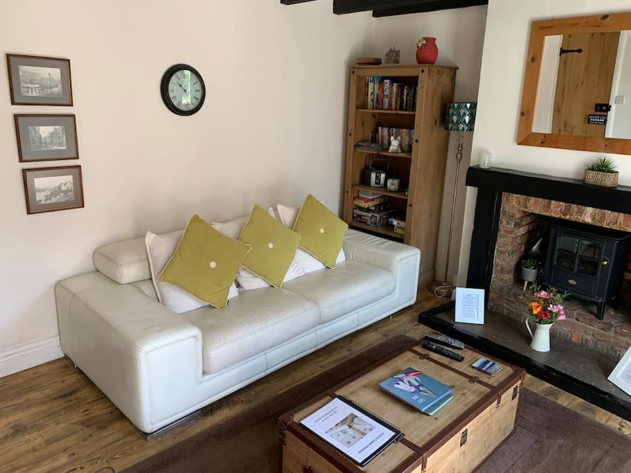 Award Winning Pet Friendly Paddock Cottage Вітбі Екстер'єр фото